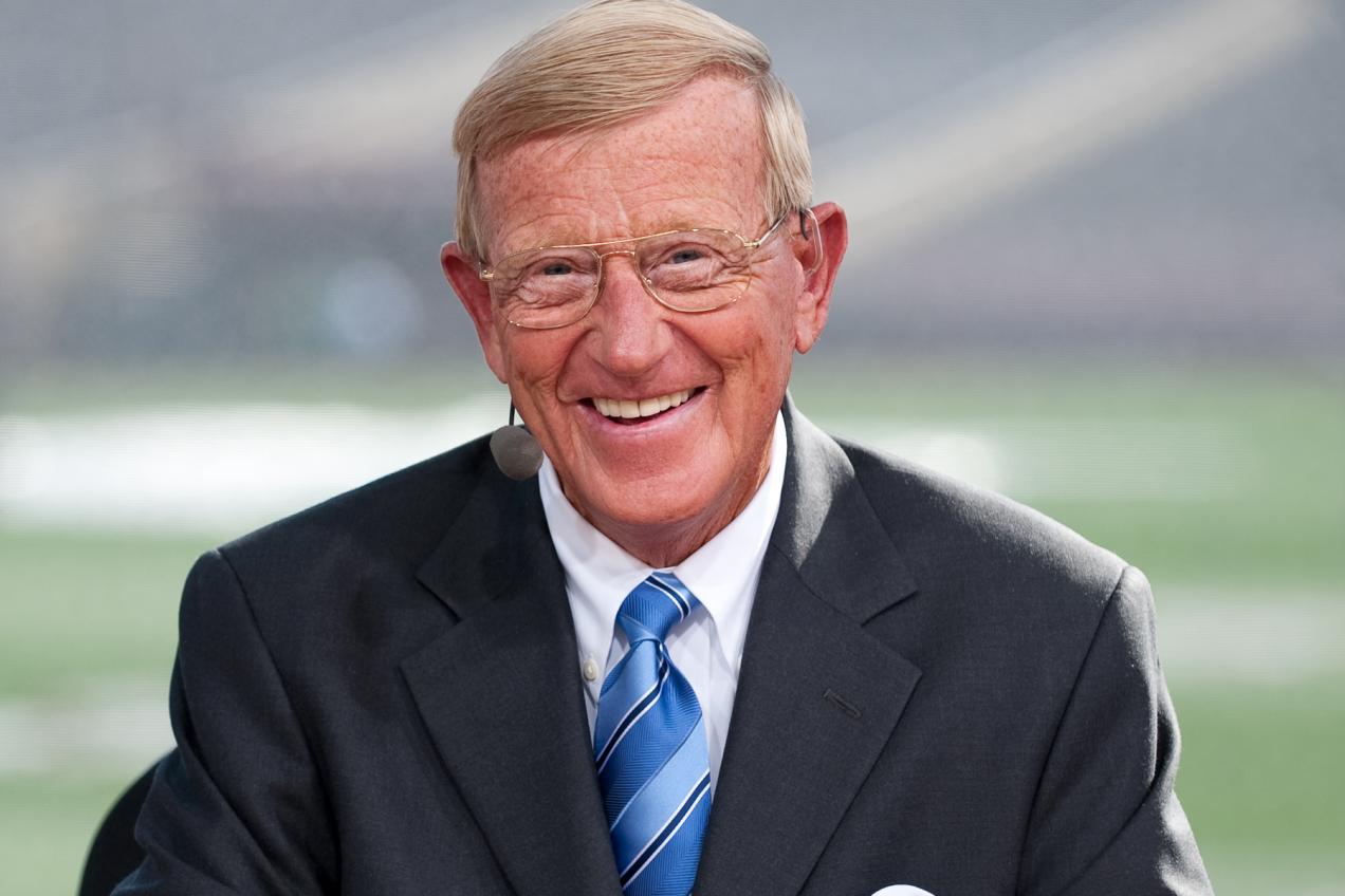 Read more about the article COLIN KAEPERNICK’S MOTIVES ARE STILL QUESTIONED BY FORMER NOTRE DAME FOOTBALL COACH, LOU HOLTZ