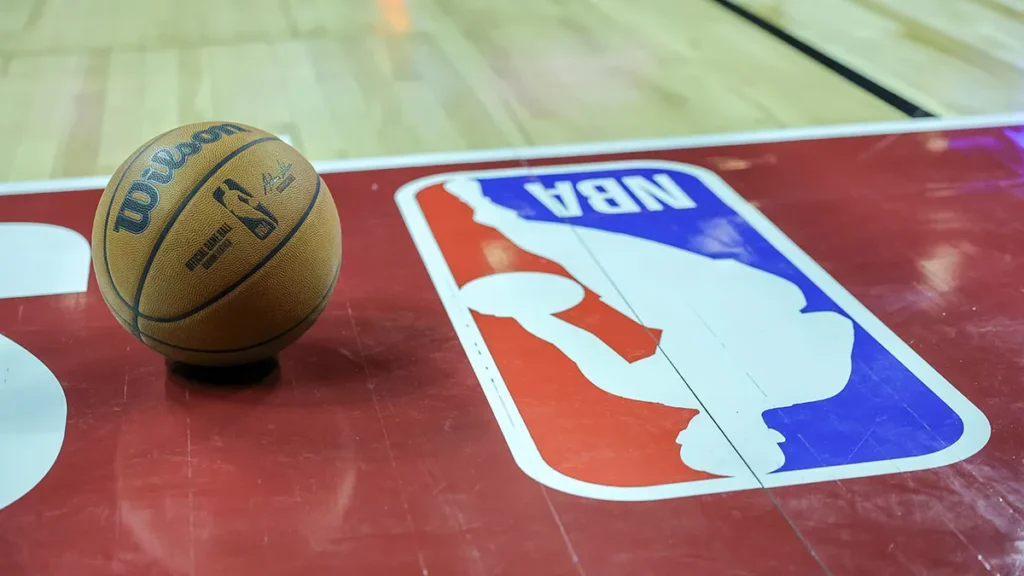 EXCLUSIVE: Giannis Antetokounmpo To Miami Heat Gathering Traction; Intricate LeBron James Cleveland Homecoming Blueprint Revealed & More From Charles Oakley 